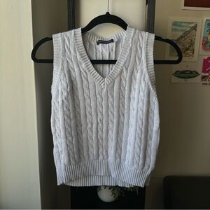 Brandy Melville Light Gray V-Neck Sweater Vest